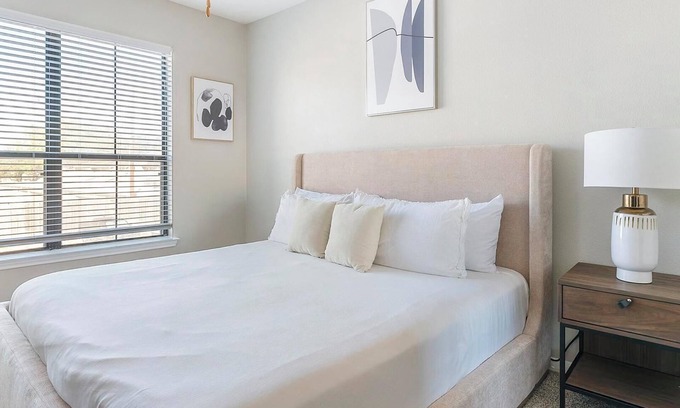 Briarforest Apartamento | Landing | Stylish 1BD, Pool, Gym
