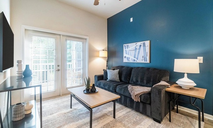 Charlotte Apartamento | Landing | Modern 2BD, Clubhouse, Gym