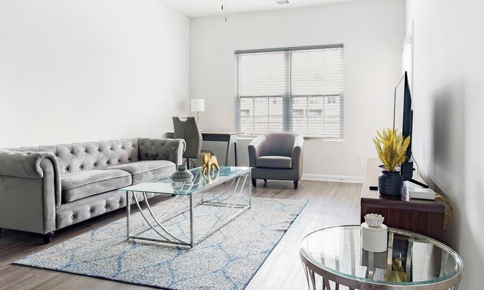 Bloomingdale Apartamento | Landing | Amazing 2BD, Gym, Pool