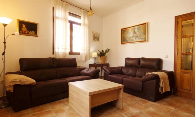 Villacastin Casa | 'Lar de María' con Jardín Privado y Wi-Fi