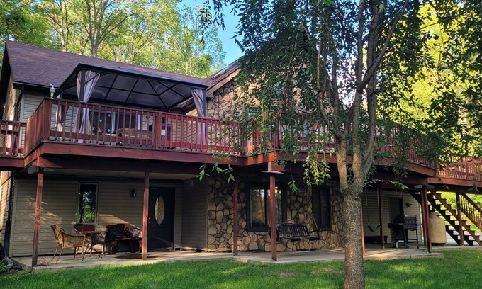 Zion Condominio | LARGE 2 BEDROOM CONDO ON WOODED LOT, POOL AND HOT TUB, MIN TO PENNSTATE