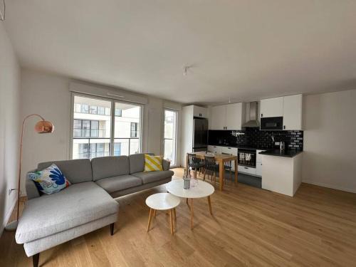 Clichy Apartamento | Large 3 Bedroom perfect for Kids