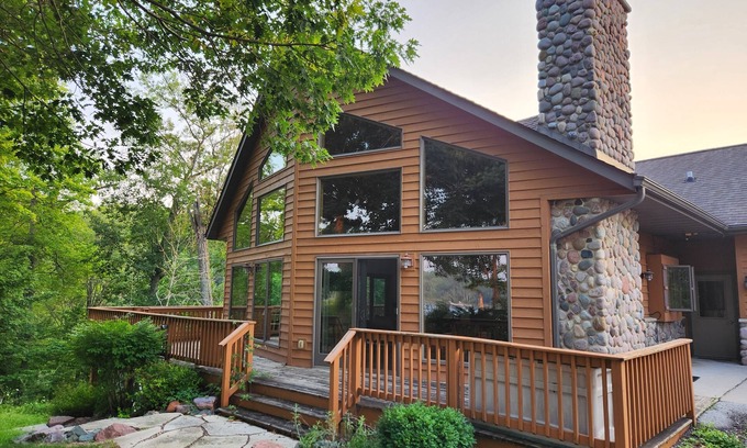 Campbellsport Casa | Large 3200 Sq Ft 4-bedroom house on Long Lake - Dundee