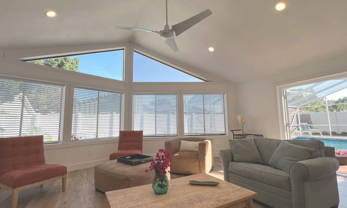 West Bradenton Casa | Large 4 BD with heated pool near Anna Maria Island and IMG