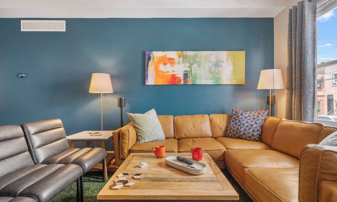 Southwest Center City Casa | Large 4 Bedroom Home / Rooftop Patio with City Views / Gym