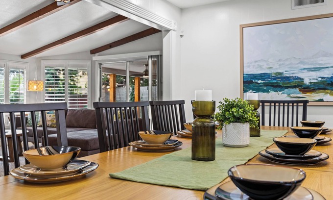 Modesto Casa | Large 4 Bedroom Home - Pool - Mini Golf - FirePit