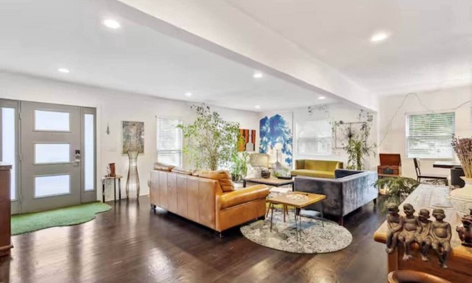 East Point Casa | Large 5 Bedroom Home Near Airport