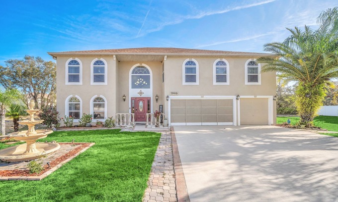 Kissimmee Villa | Large 5 Bedroom Property Close to All The Attractions