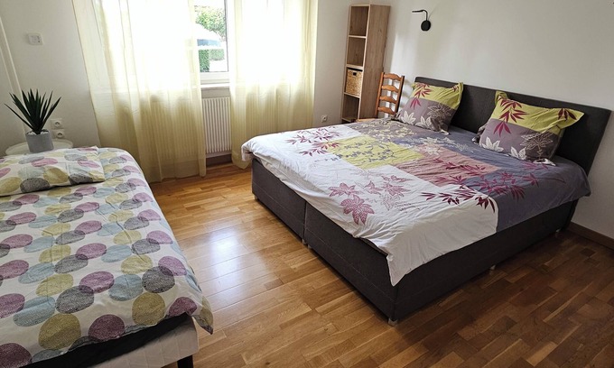 Stockfeld Casa | Large 8-person apartment, comfortable, peaceful and bright, refurbished