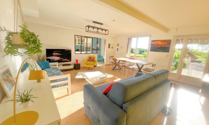 Castries Apartamento | Large apartment in the heart of nature, close to the sea!