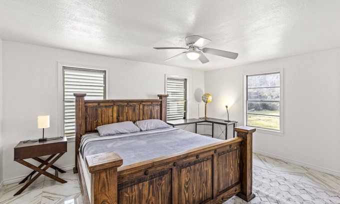 La Marque Casa | Large bedroom with King bed#5/near Texas City