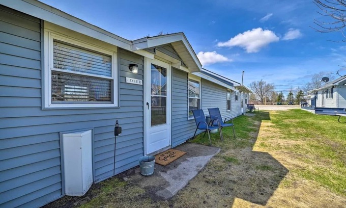 Houghton Lake Cabina | Large Cabin: Steps to the Lake! PET FRIENDLY!