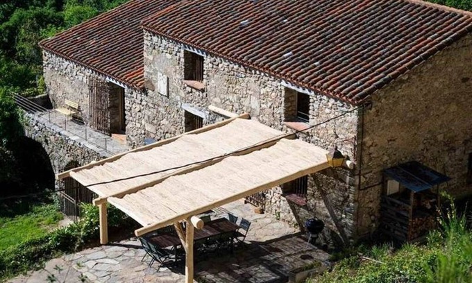 Ceret Otro | Mas catalán amplio en plena montaña con piscina, naturaleza y tranquilidad