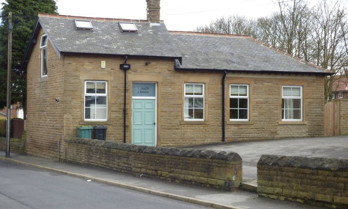 Gildersome Casa | Gran casa del entrenador en Pueblo Ubicación con jardín privado, Para toda la familia