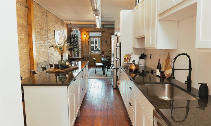 Heartside Condominio | Large Condo in the heart of GR
