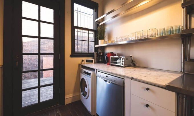 Southwest Center City Apartamento | Large | European Charm | Balcony | Hosted StayRafa