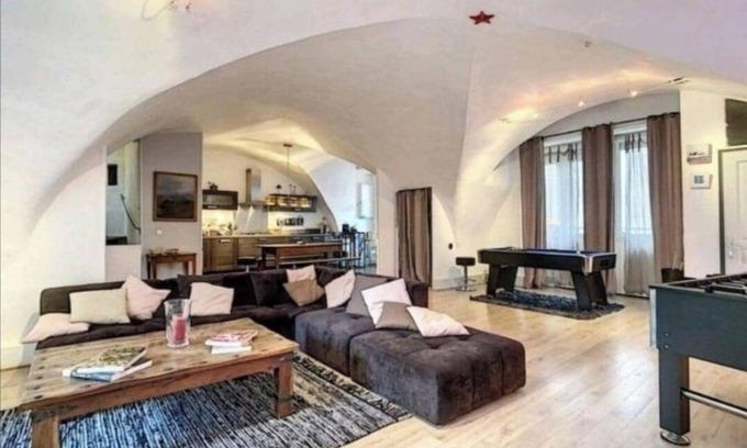Villeneuve-de-Berg Casa | Large family home (260m2) with swimming pool