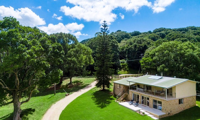 Tintenbar Otro | Large Family Friendly Hinterlands Creek-Front Acreage.