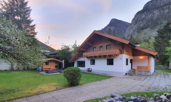 Lofer Chalet De Esquí | Large Family Friendly Chalet Ideal for Skiing and Adventure Holidays