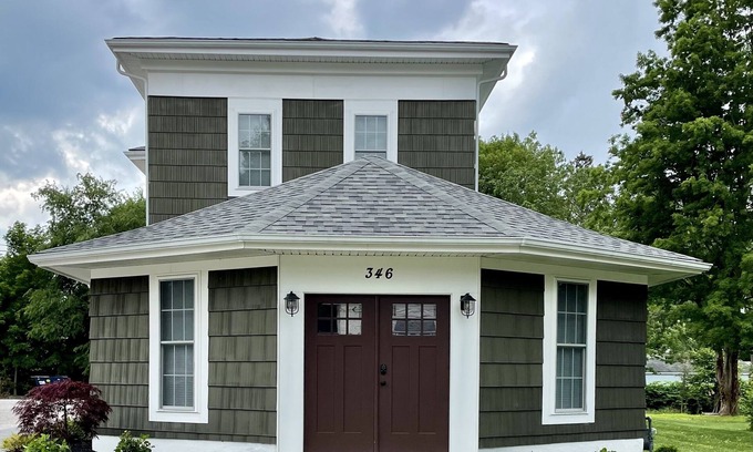 Geneva Casa | Large, family friendly, historic downtown Geneva. Lots of spaces for gathering.
