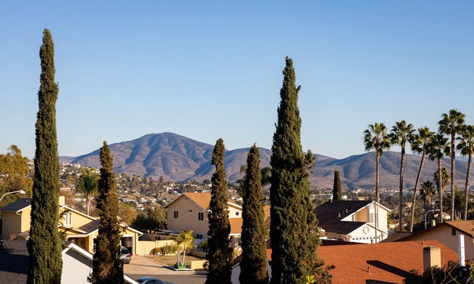 Lemon Grove Casa | Large family home with pool, barbecue and mountain views!