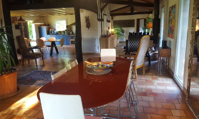 Saint-Antoine-sur-l'Isle Casa | Large country house, spacious and peaceful