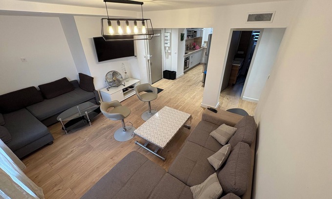 Aiguerelles Apartamento | Large, fully renovated F5 for rent south of Montpellier