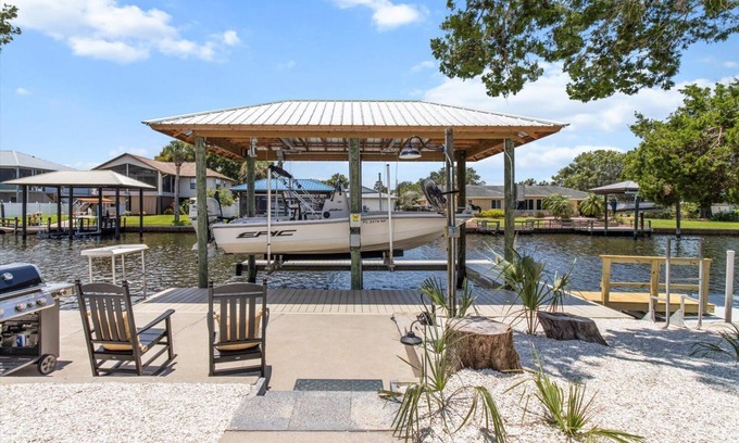 Dixie Shores Casa | Large Game Room Kayaks No Steps Waterfront