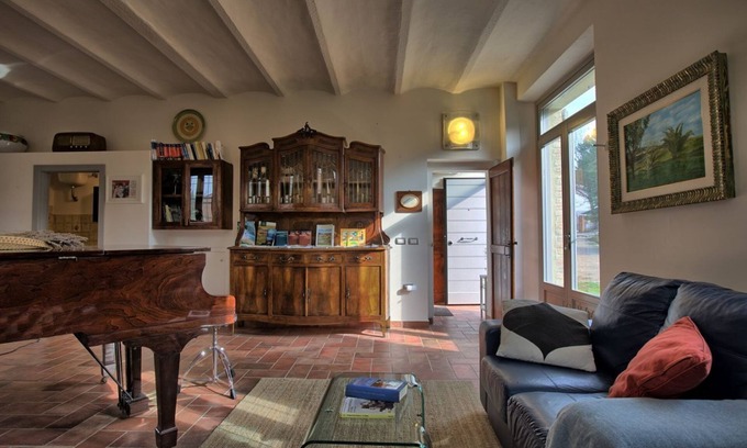 Ostra Villa | Gran villa histórica con piscina, vistas panorámicas rodeada de verde