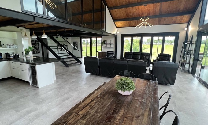 Tamahere Casa | Large Home great for Families, Work, Groups, Teams