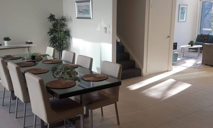 Kingston Casa | Large Home @Kingston Foreshore