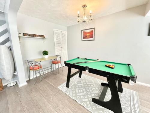 Ashford Casa | Large home near shops and resturants in lovely area wt parking