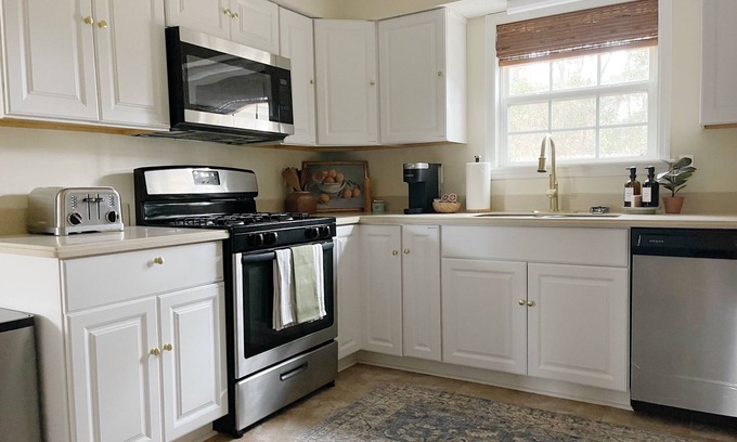 Whitemarsh Island Casa | Large Home Sleeps 10 By Beach & City