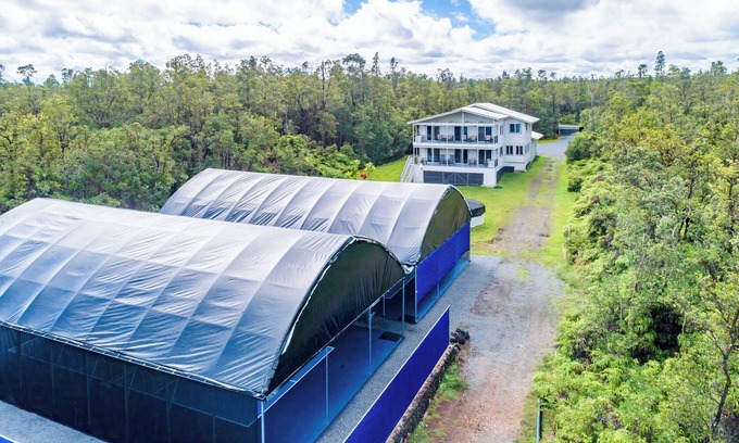 Fern Acres Casa | Large Home w/ 2 covered Pickleball Courts near Volcano National Park sleeps 16
