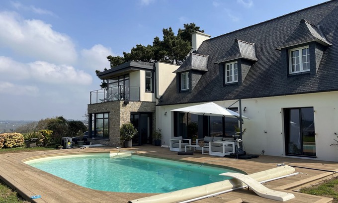 Logonna-Daoulas Casa | Casa grande, 5 ch. 2 baños, piscina climatizada y vistas al mar, familia ideal + niños