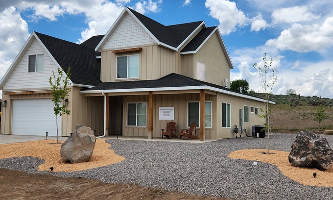 Panguitch Casa | Large House with 3 King Beds 20 minutes from Bryce Canyon
