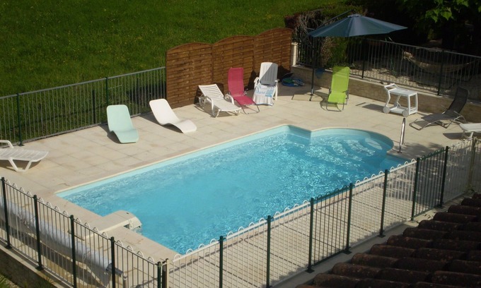 Creysse Villa | Gran casa independiente con acceso para discapacitados. Piscina, Parking, privado.
