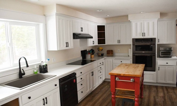 Hayden Casa | Large Kitchen, Hot tub, Game & Arcade Room