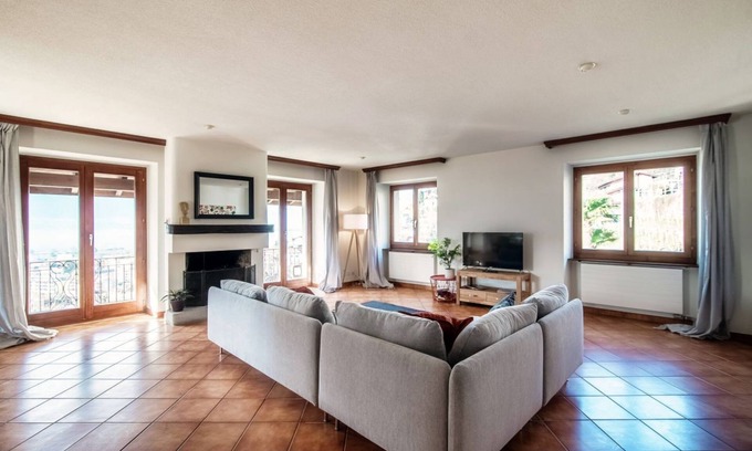 Gordola Apartamento | Large lake view apartment near Locarno (Lilia Apt)