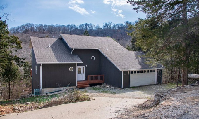 Lost Bridge Village Casa | Large Lakefront Home On Beaver Lake - Sleeps 15