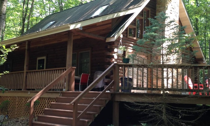 Champion Casa | Gran Log Home en 3 acres de bosque cerca de las pistas Seven Springs / HiddenValley