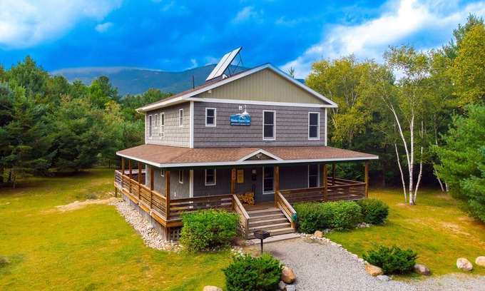 Wilmington Casa | Whiteface Mountain Chalet: Lujo, Jacuzzi, Se admiten perros, 1. 4 millas de Whiteface, Vistas a la montaña, capacidad para 16 personas, sauna y chimenea