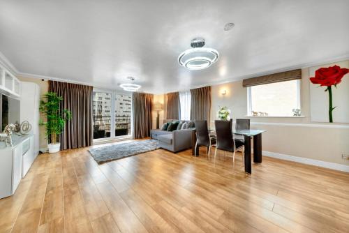 Greenwich West Apartamento | Large Modern 2Bedroom 2Bathroom Apartment London Cutty Sark Greenwich Close to Canary Wharf, 02 - Perfect for long stay