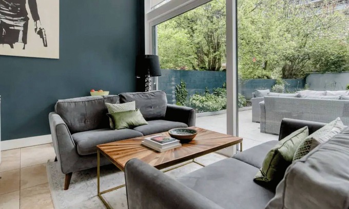 Drumfinn Casa | Large modern home 6km to city centre