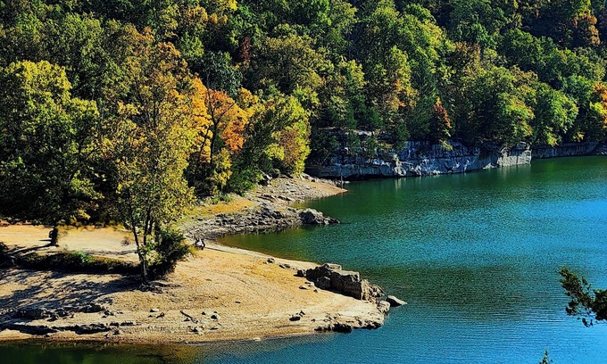 Eureka Springs Casa | Large, private, cliffside house with panoramic Beaver Lake view and hottub