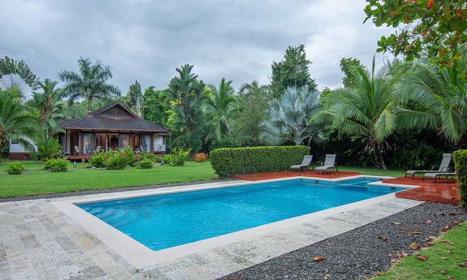 Cahuita Casa | Three Monkeys Cahuita - piscina, a/c, area BBQ