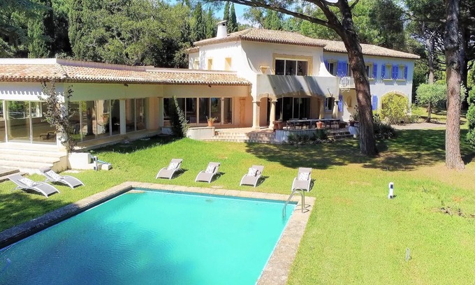 Guerrevieille Villa | Gran propiedad renovada con vista al mar, piscina cubierta, playas a 50 metros