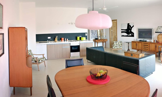 Marsalforn Apartamento | Amplio ático junto al mar, con impresionantes vistas de los países