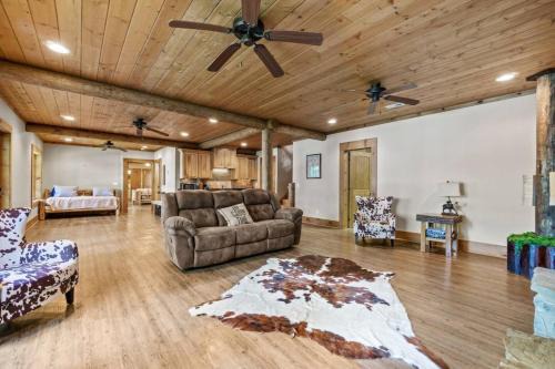 Pikeville Casa | Large secluded 3 bedroom Cabin