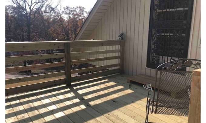 New Castle Apartamento | Large Studio Space For Girls Trip & Sleepovers